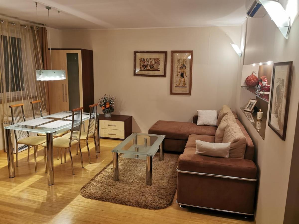 Uroczy Apartament Przy Deptaku Z Parkingiem. Polanica-Zdrój Exteriör bild