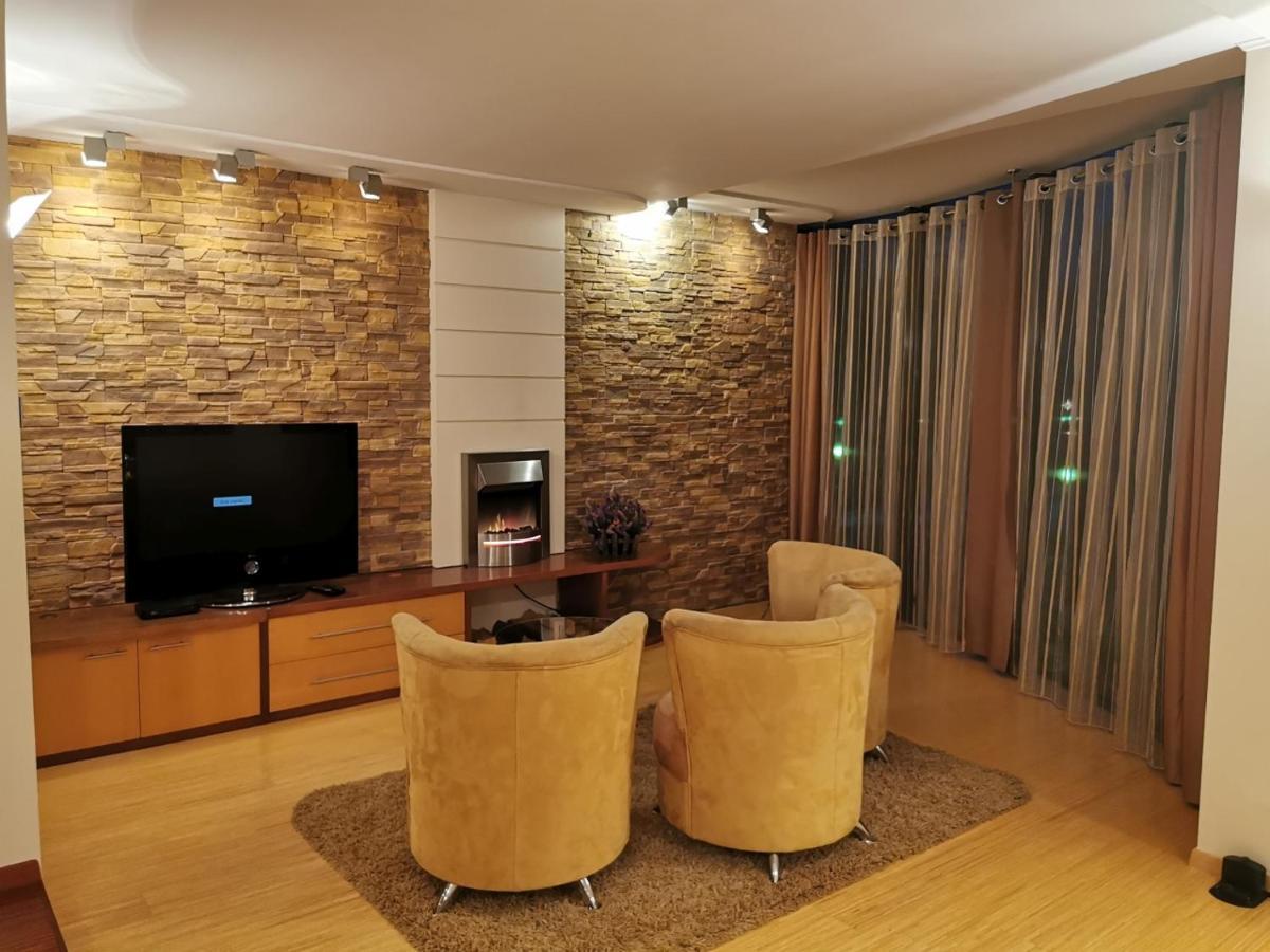 Uroczy Apartament Przy Deptaku Z Parkingiem. Polanica-Zdrój Exteriör bild