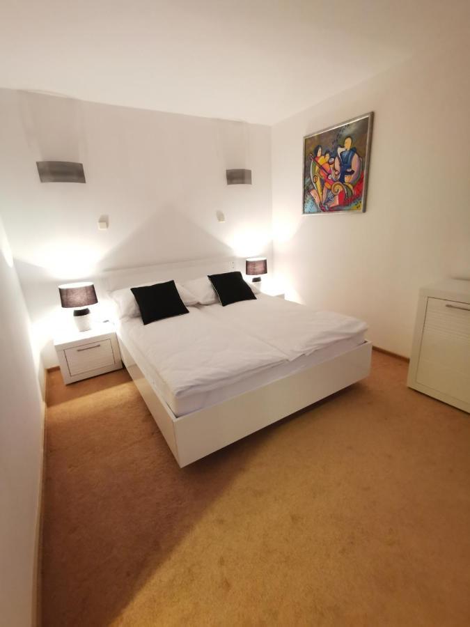 Uroczy Apartament Przy Deptaku Z Parkingiem. Polanica-Zdrój Exteriör bild