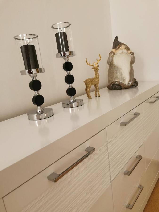 Uroczy Apartament Przy Deptaku Z Parkingiem. Polanica-Zdrój Exteriör bild