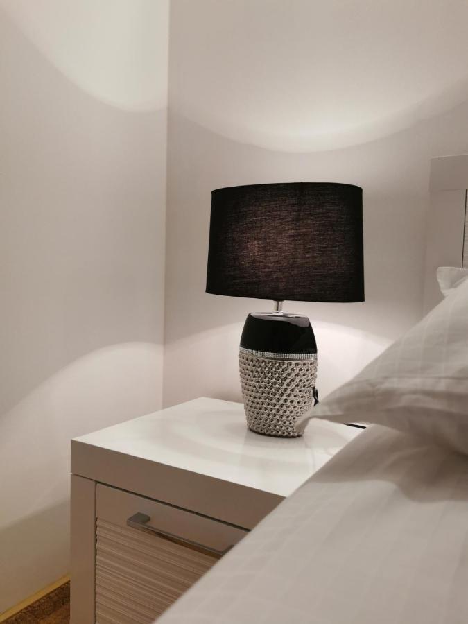 Uroczy Apartament Przy Deptaku Z Parkingiem. Polanica-Zdrój Exteriör bild