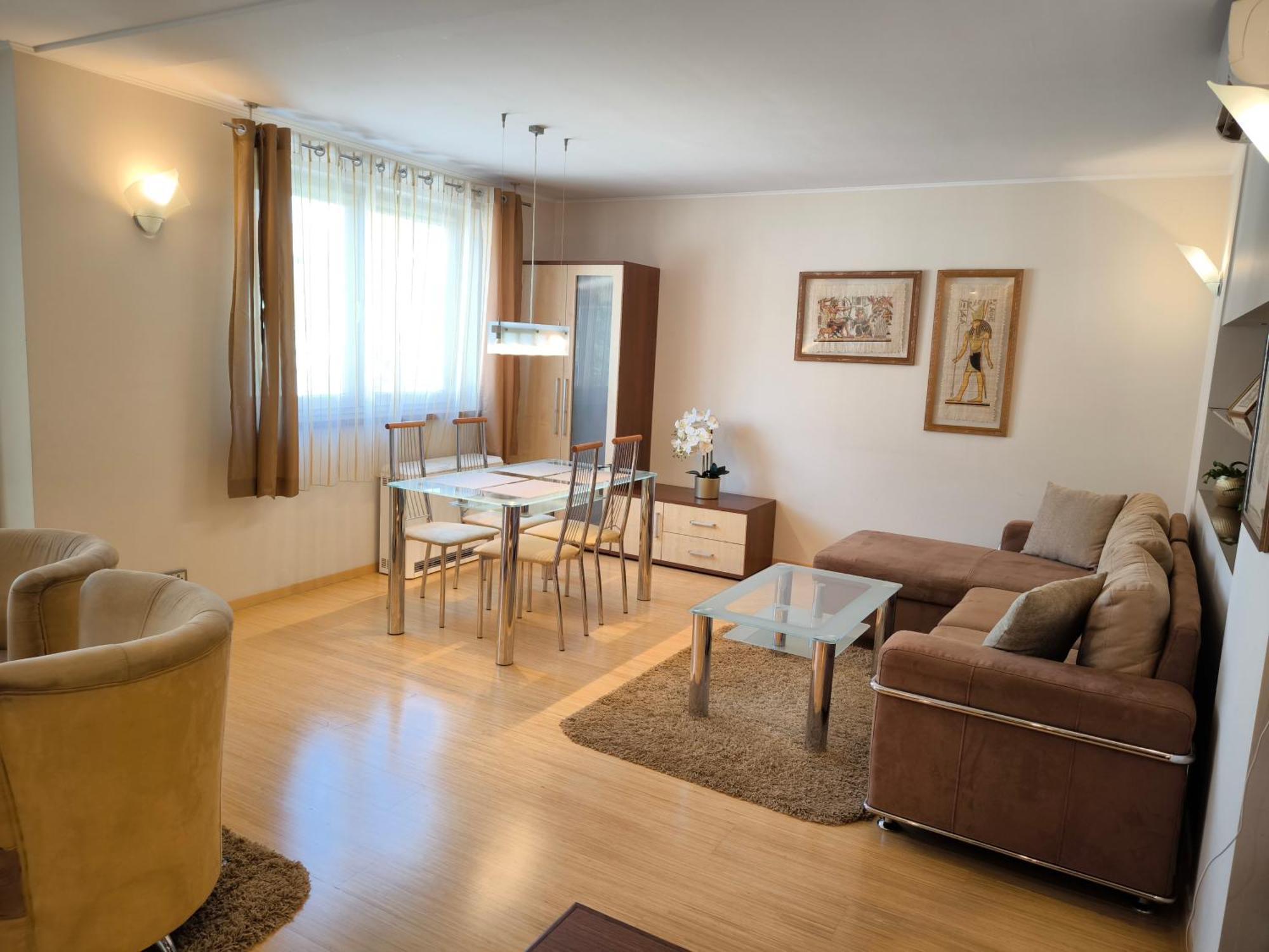 Uroczy Apartament Przy Deptaku Z Parkingiem. Polanica-Zdrój Exteriör bild