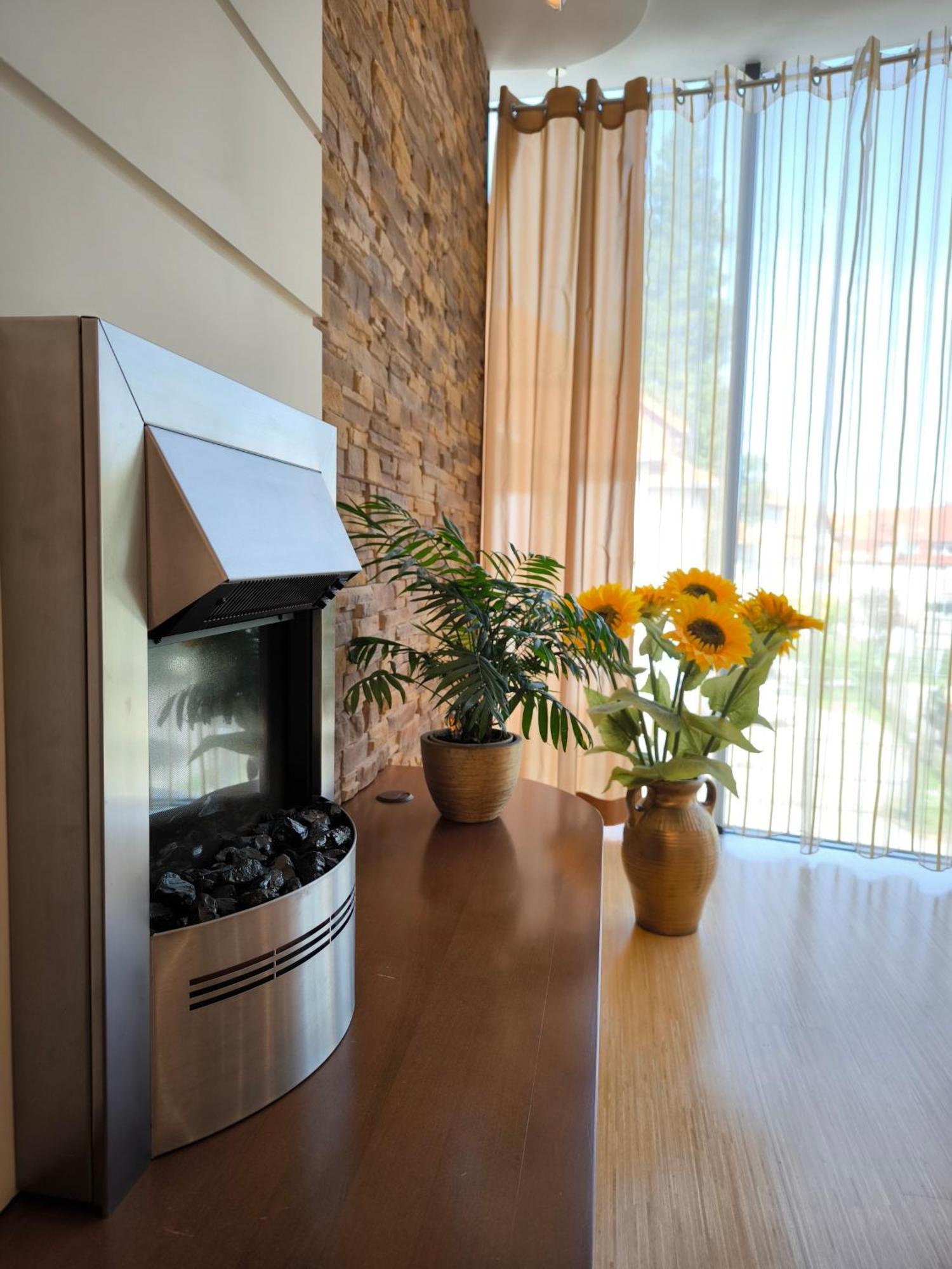 Uroczy Apartament Przy Deptaku Z Parkingiem. Polanica-Zdrój Exteriör bild
